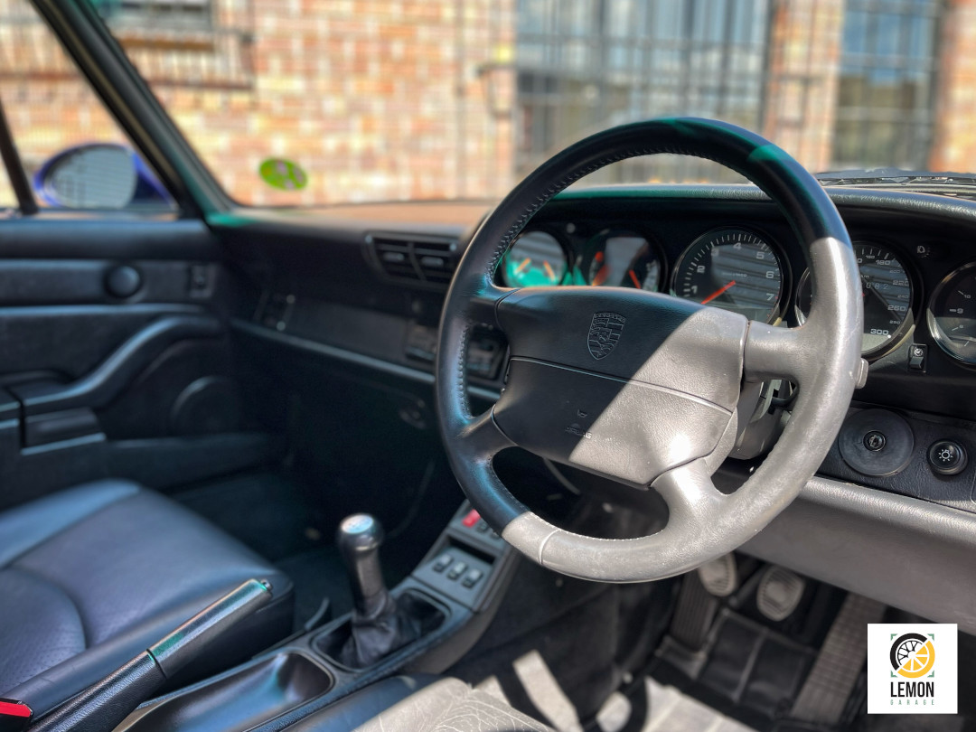 1995 Porsche 911 Carrera 4 (993)