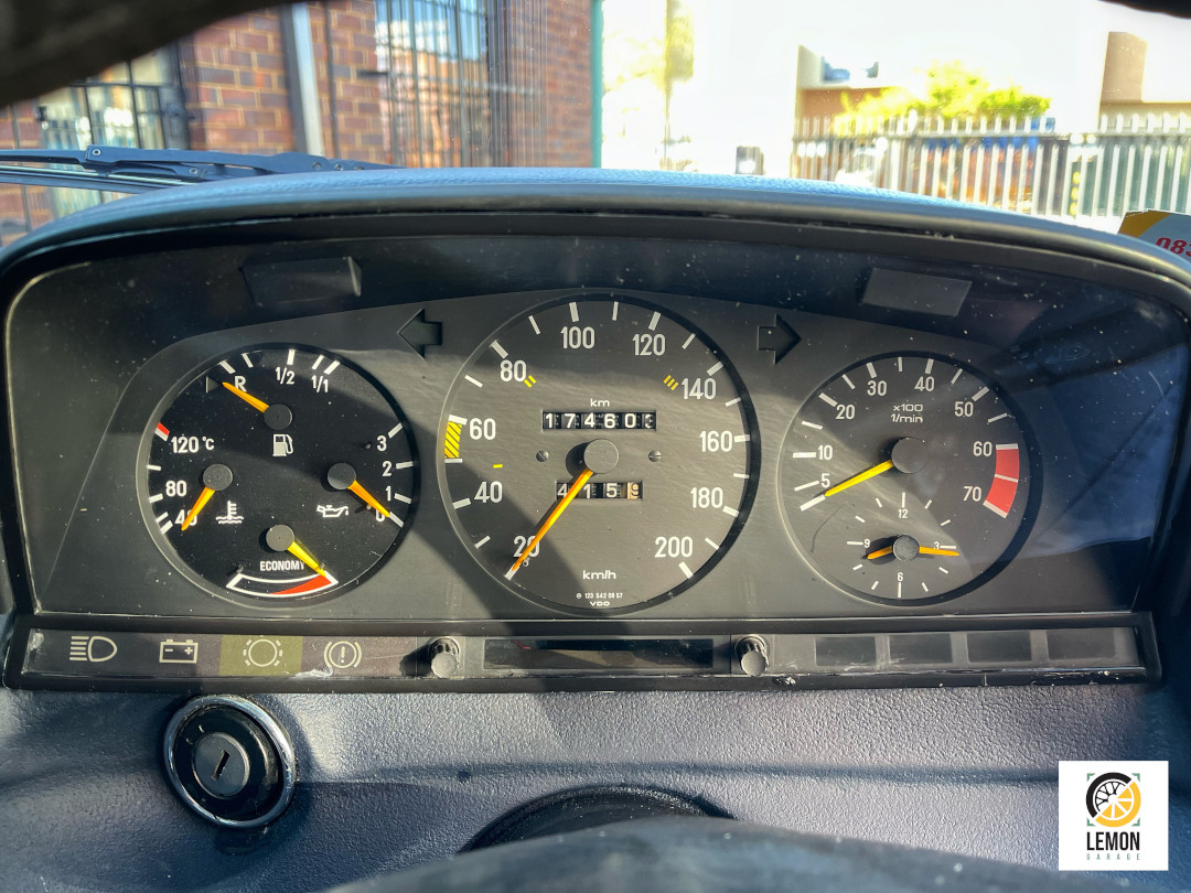 1984 Mercedes Benz 200 W123