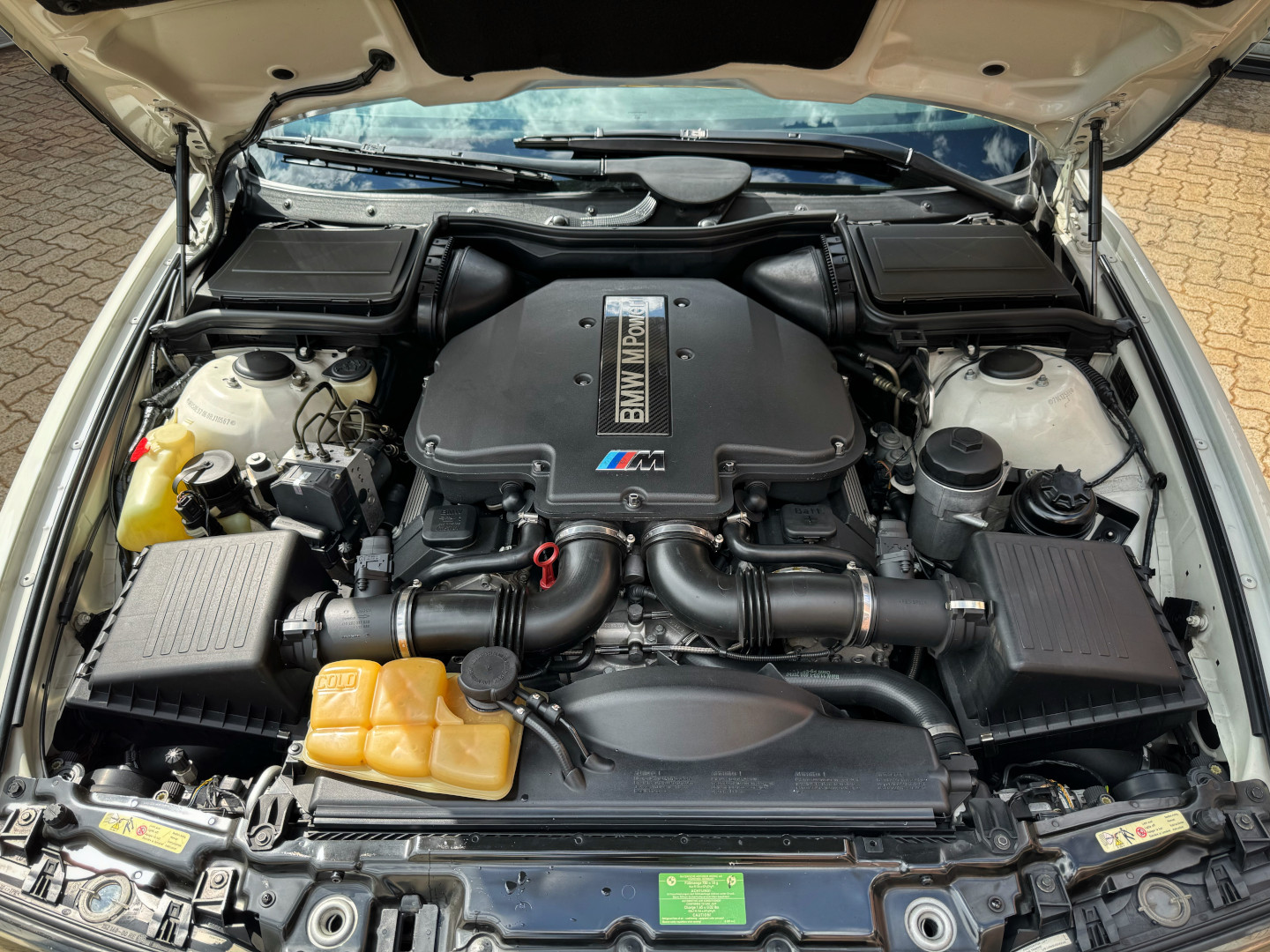 2000 BMW M5 (E39)