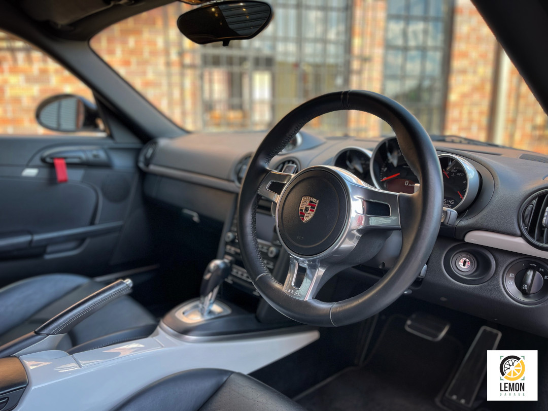 2011 Porsche Cayman R