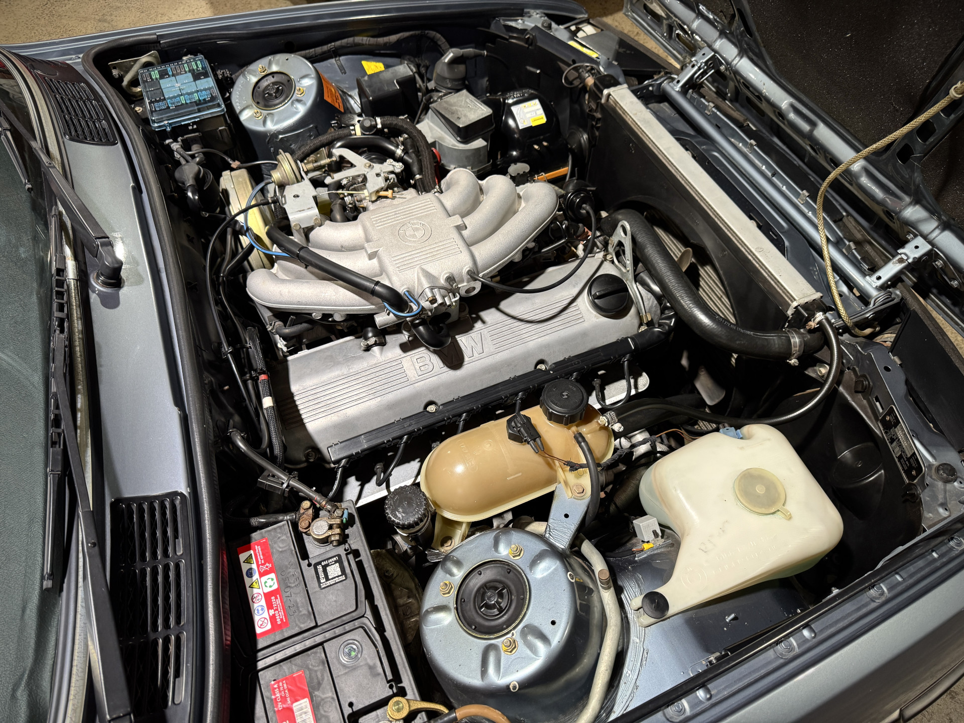1988 BMW 320i (E30)