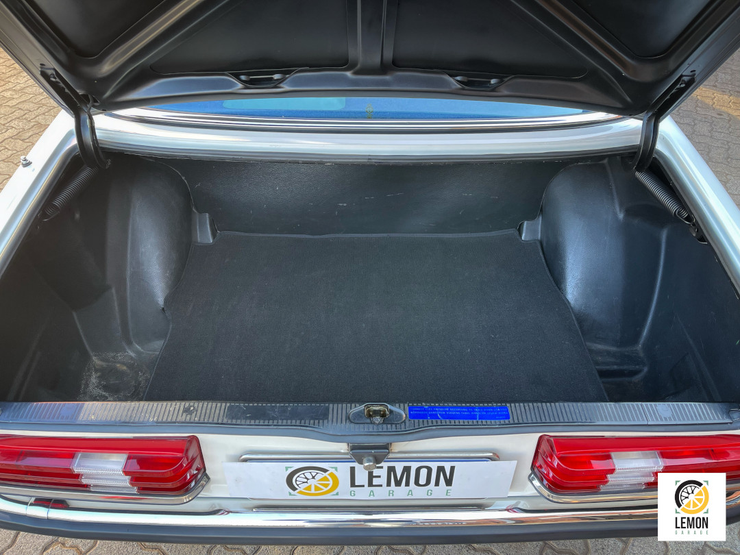 1984 Mercedes Benz 200 W123