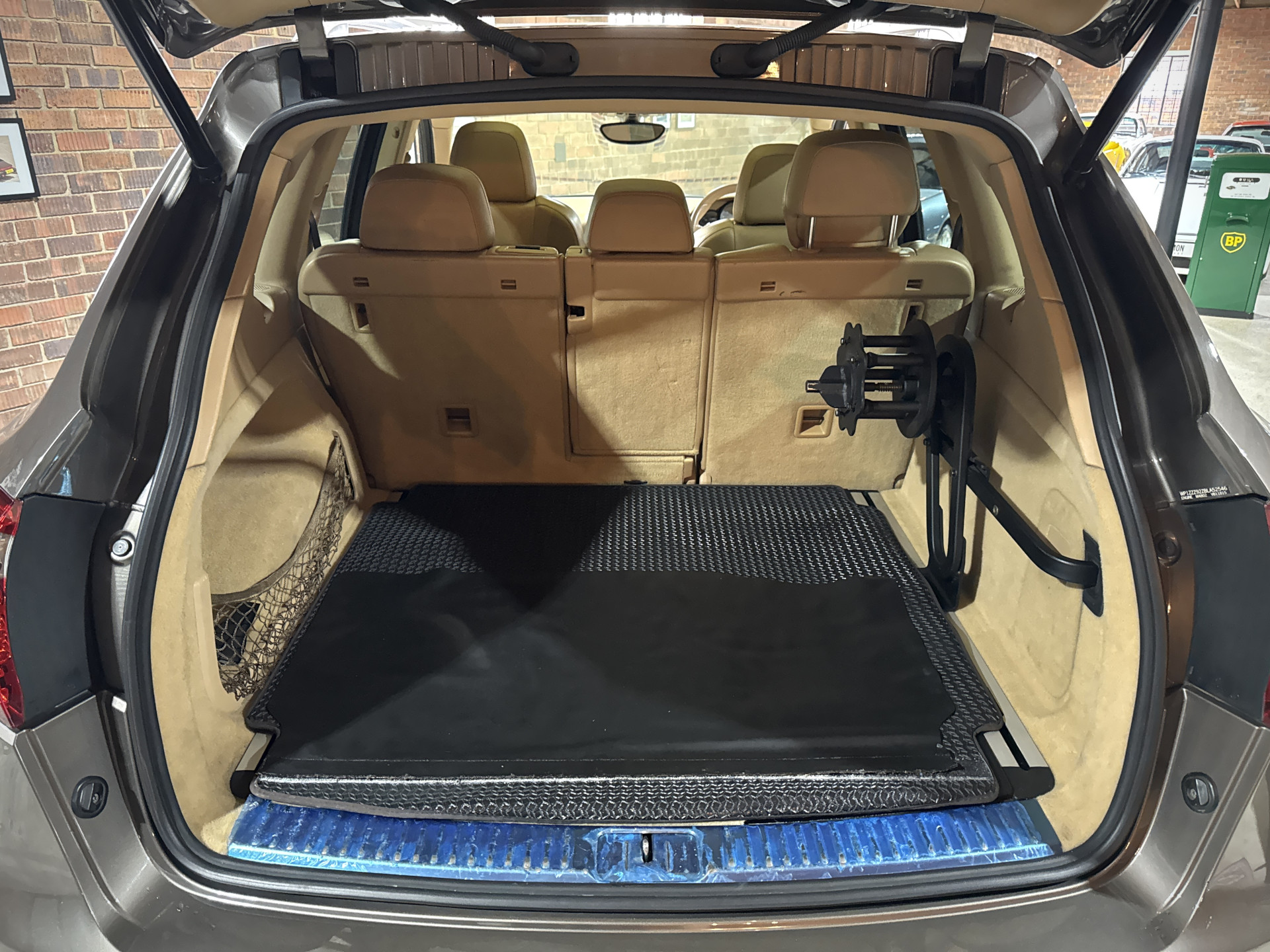 2011 Porsche Cayenne S (E2)