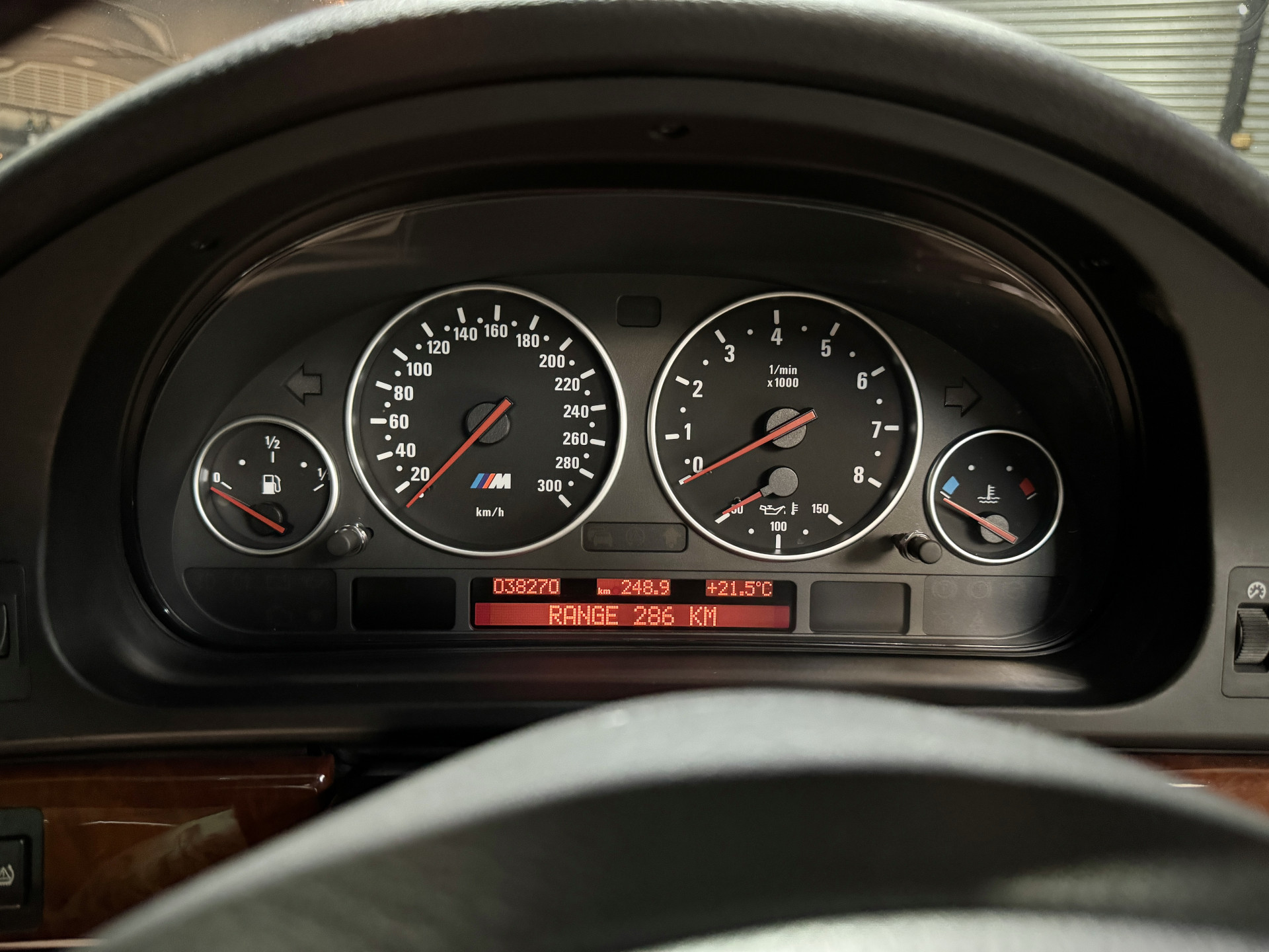 2000 BMW M5 (E39)