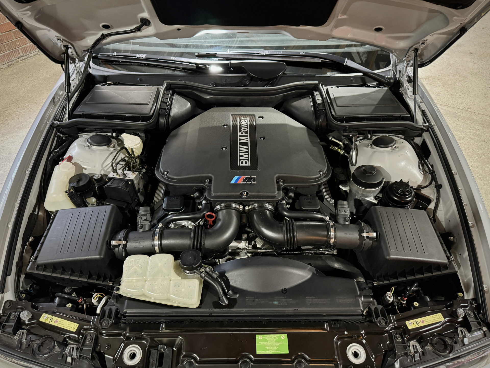 2000 BMW M5 (E39)