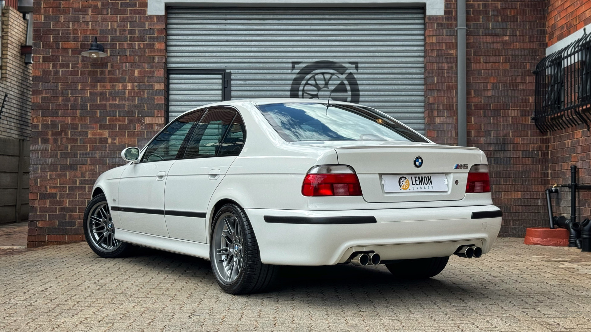 2000 BMW M5 (E39)