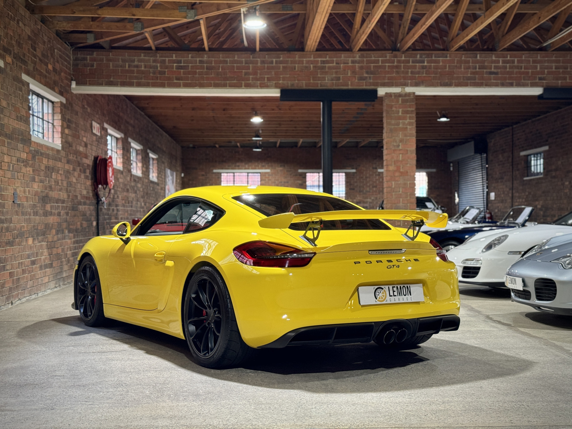 2016 Porsche Cayman GT4 (981)