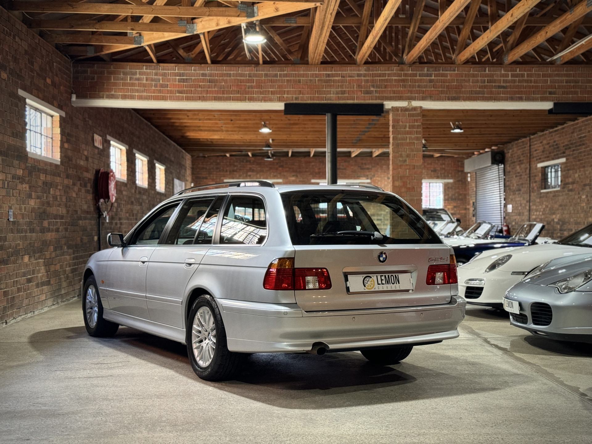 2002 BMW 525i Touring (E39)