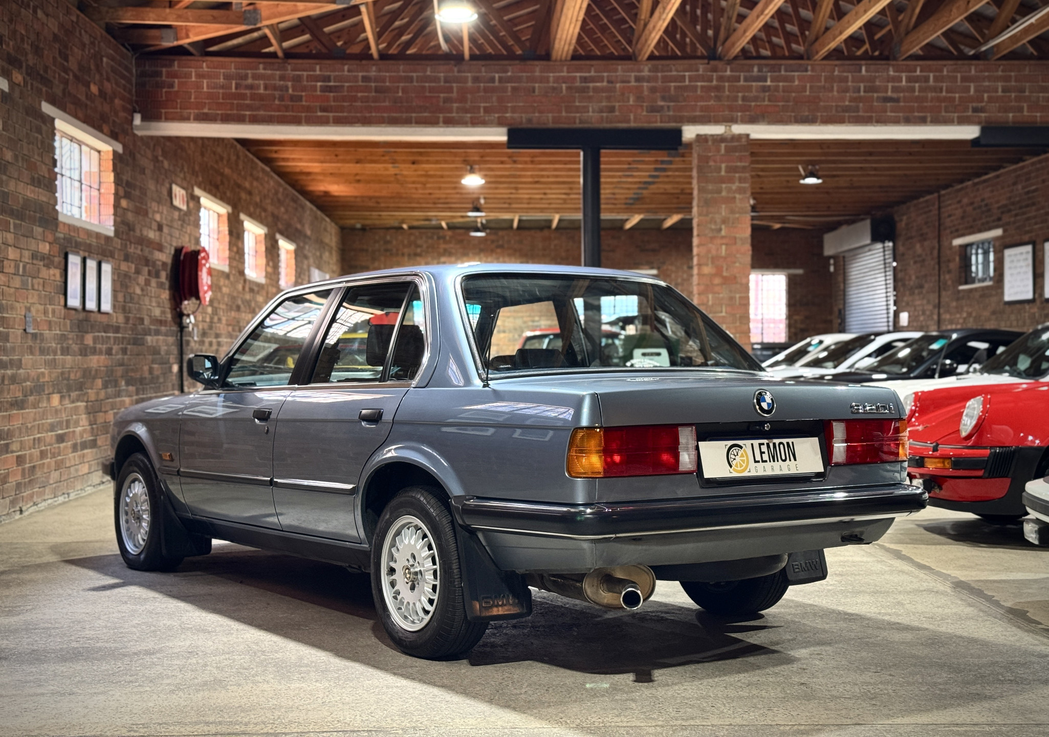 1988 BMW 320i (E30)