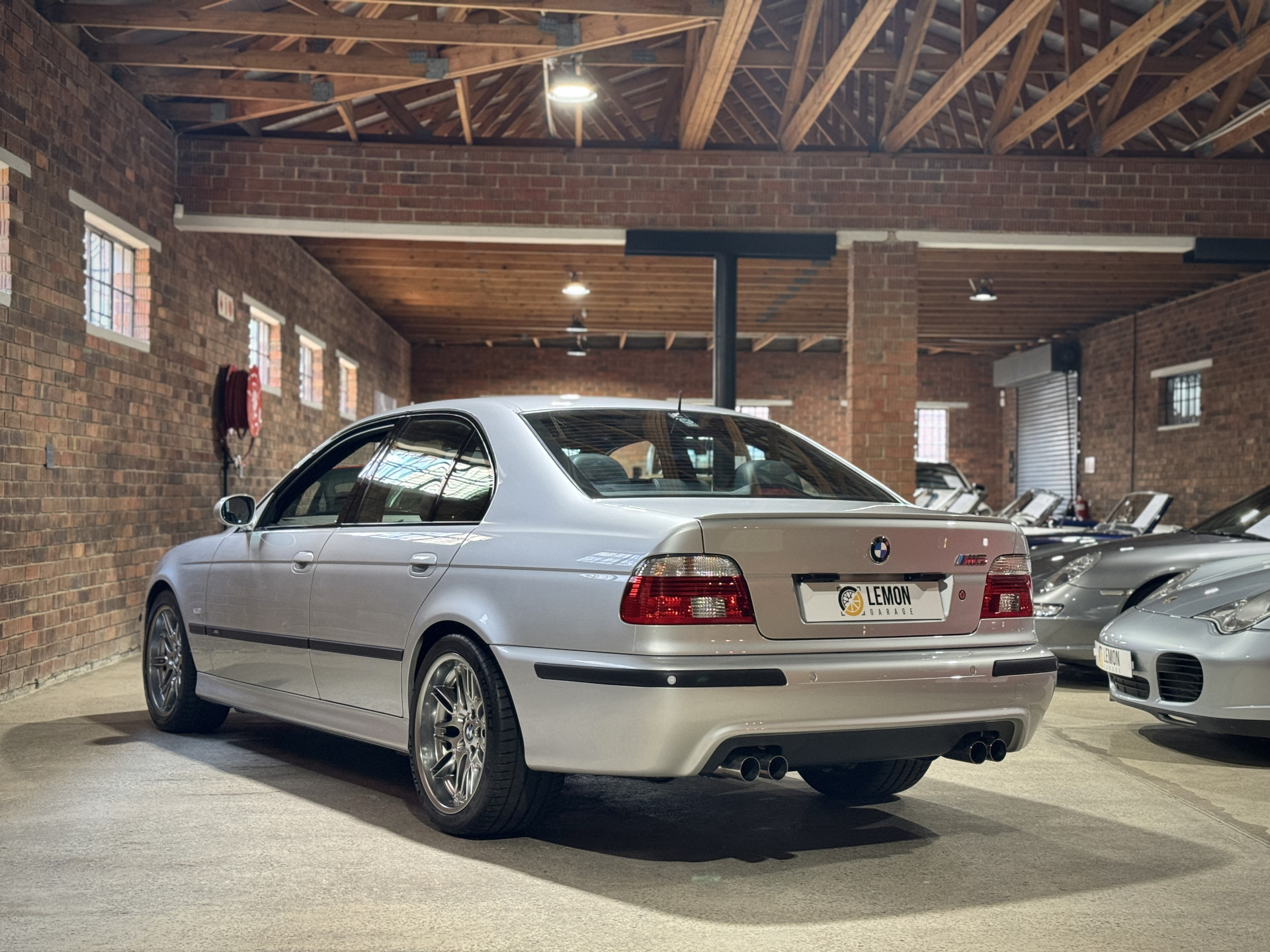 2000 BMW M5 (E39)