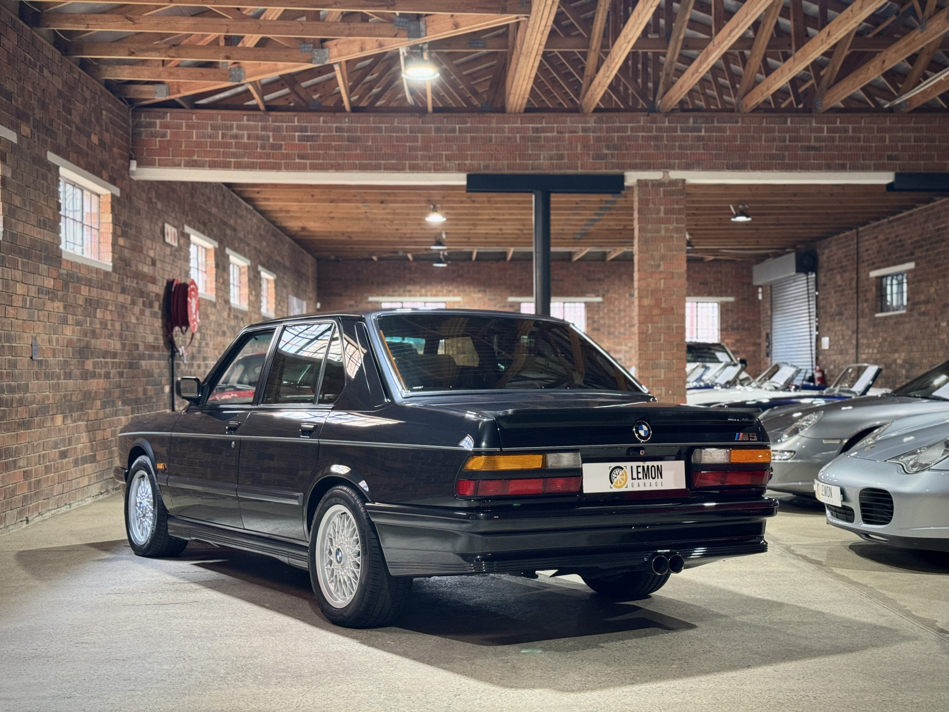 1989 BMW M5 (E28)