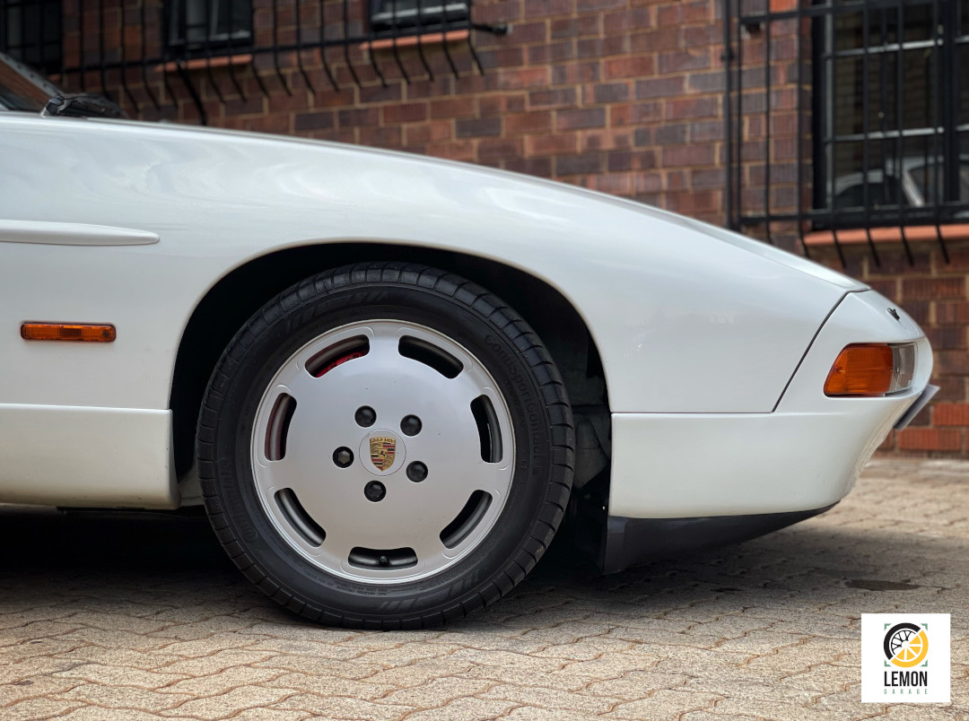 1988 Porsche 928 S4