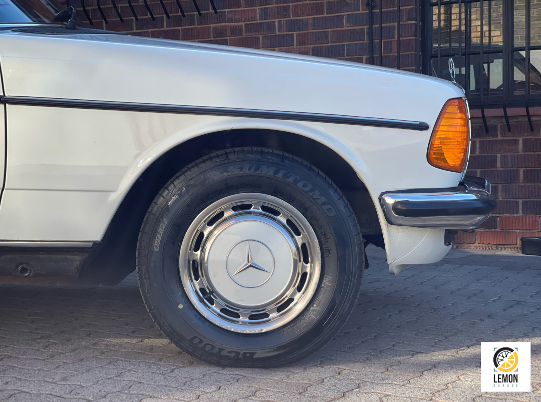 1984 Mercedes Benz 200 W123