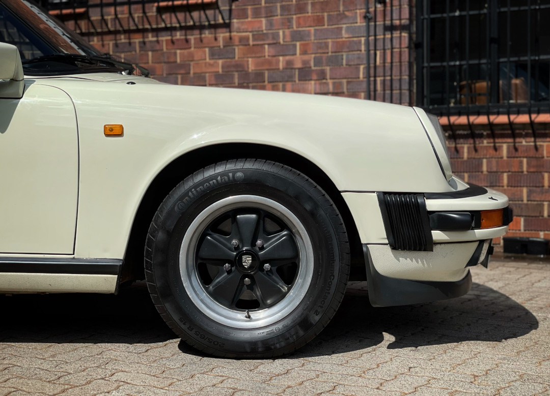1984 Porsche 911 Carrera 3.2 Targa