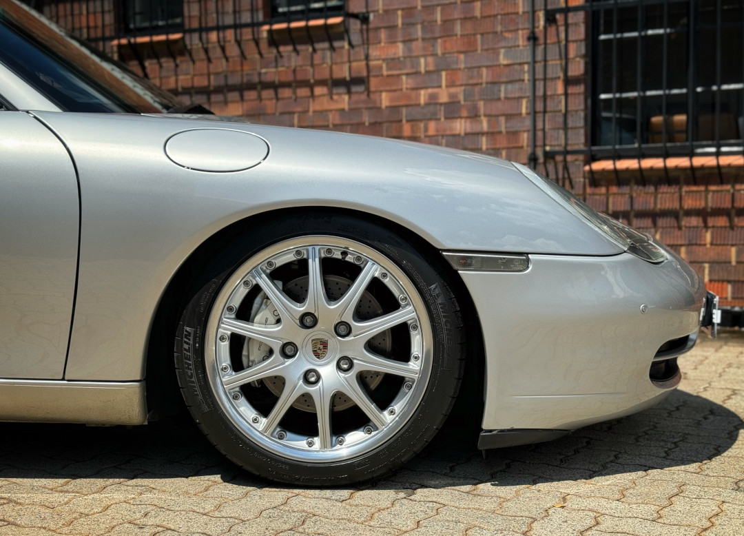 2000 Porsche 911 Carrera 4 (996)