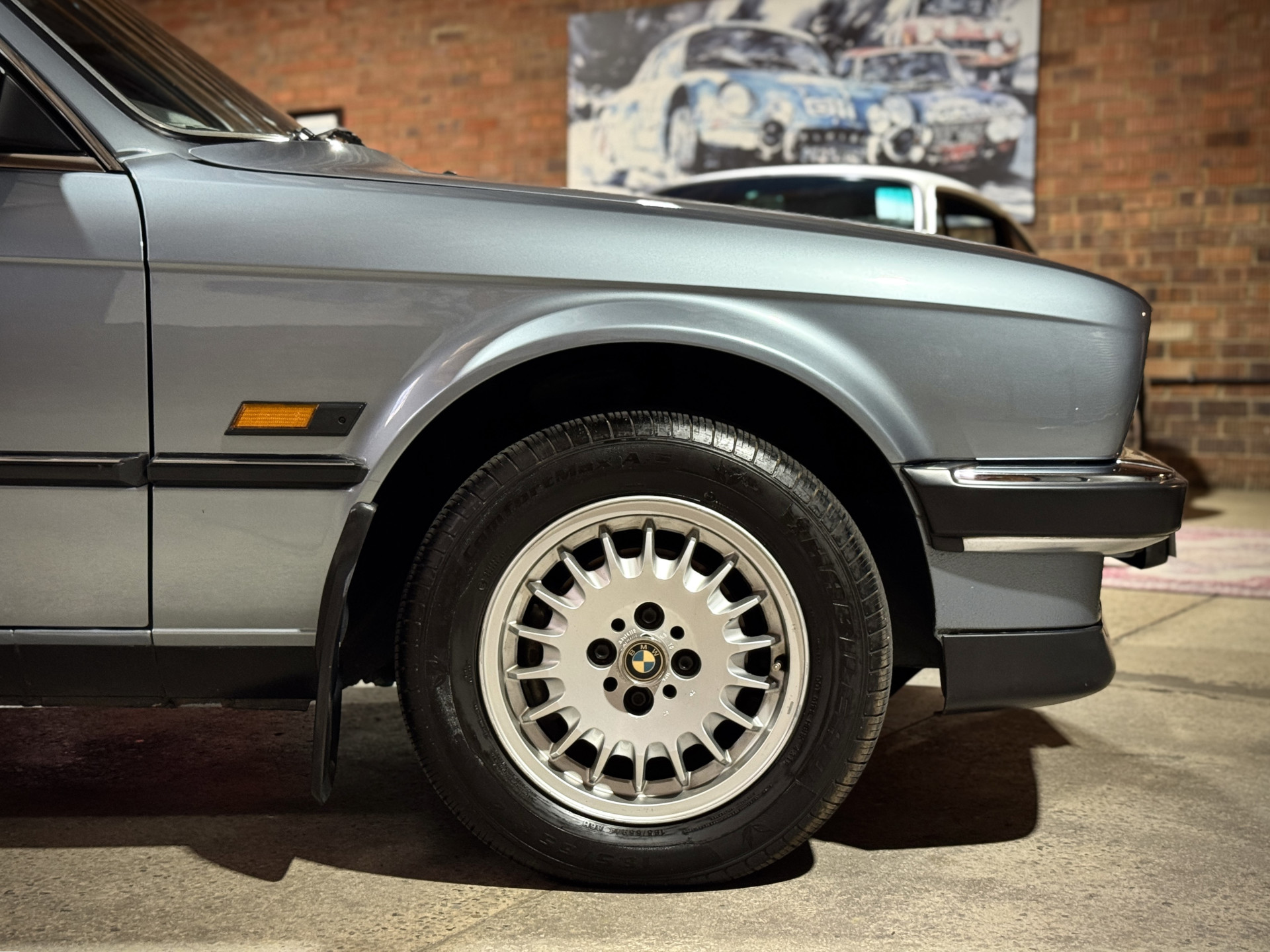 1988 BMW 320i (E30)