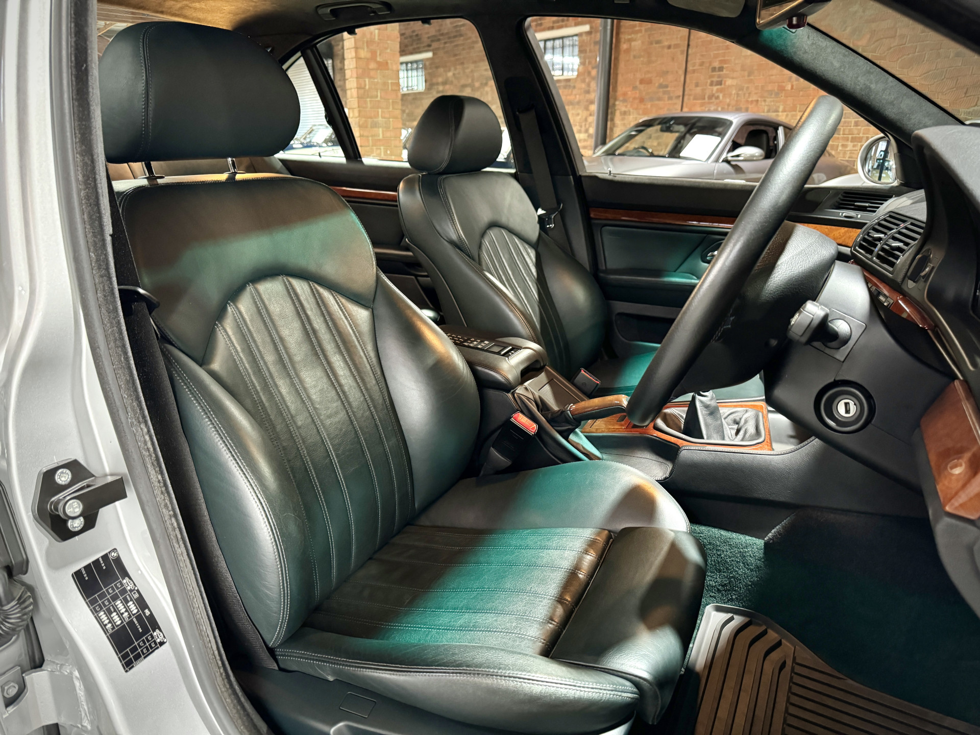 2000 BMW M5 (E39)