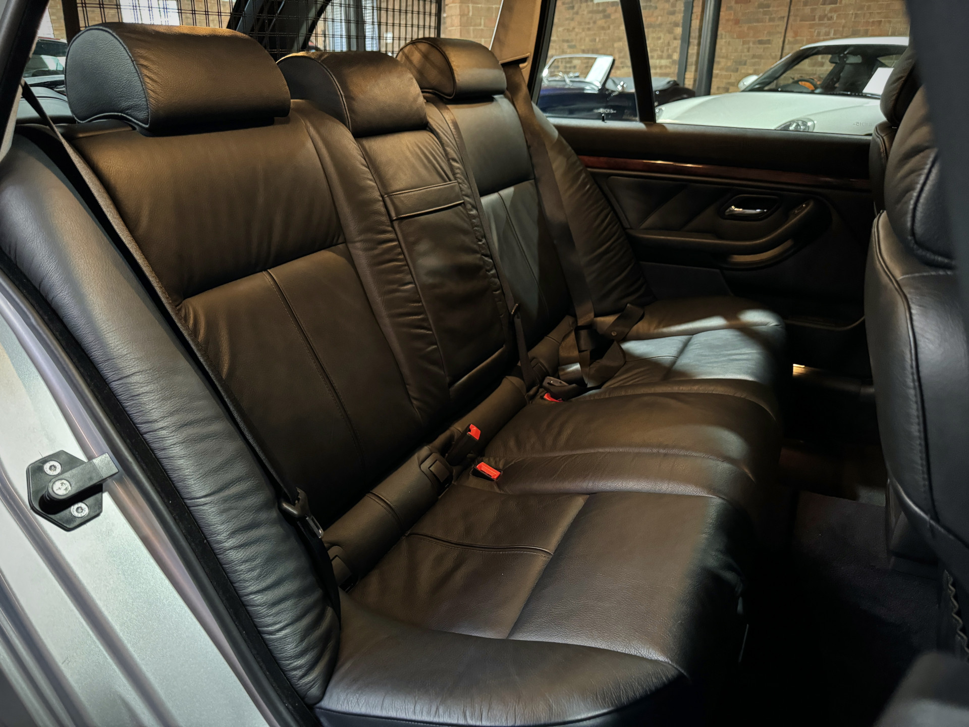 2002 BMW 525i Touring (E39)
