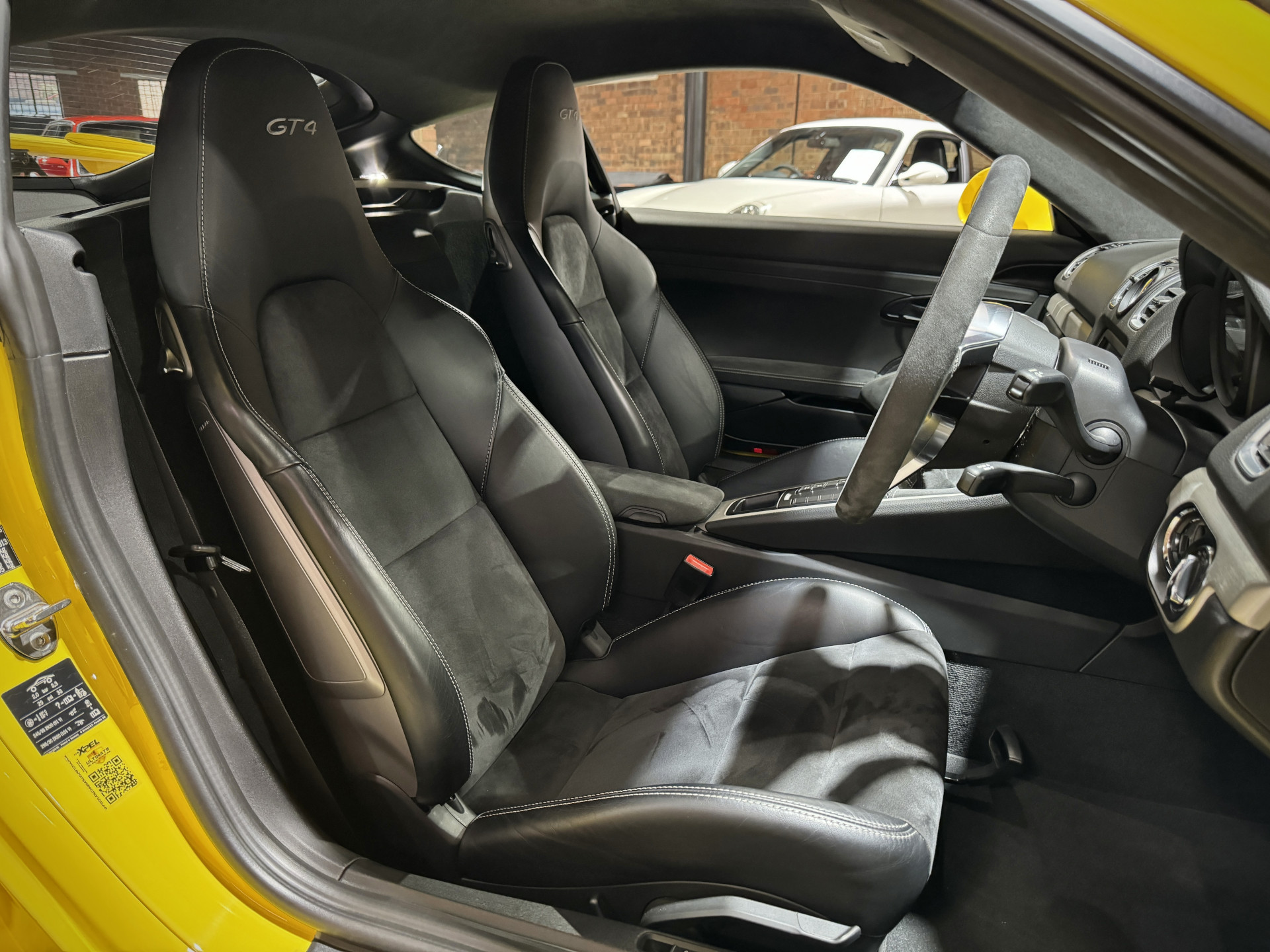 2016 Porsche Cayman GT4 (981)
