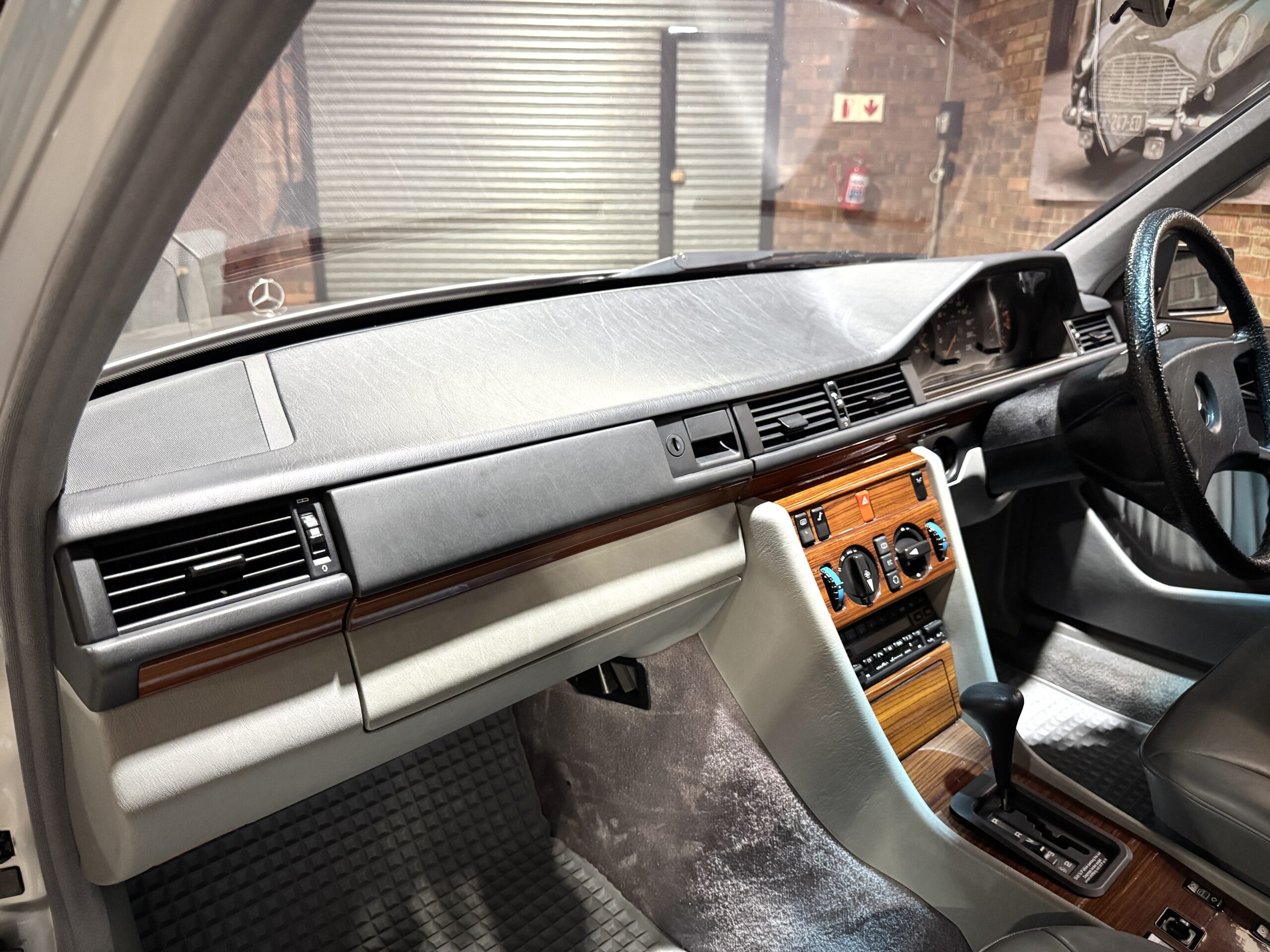 1992 Mercedes Benz W124 230E