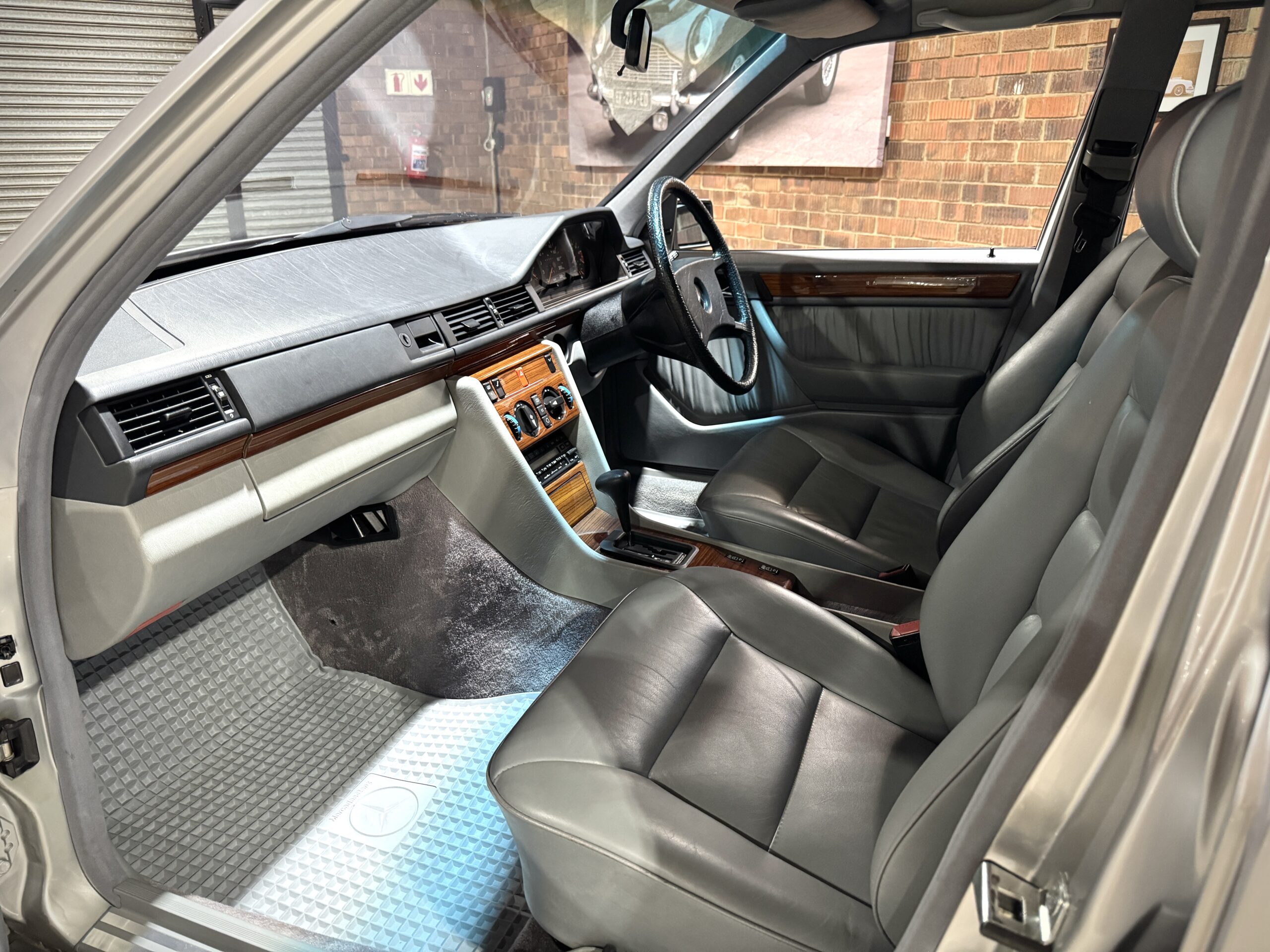 1992 Mercedes Benz W124 230E