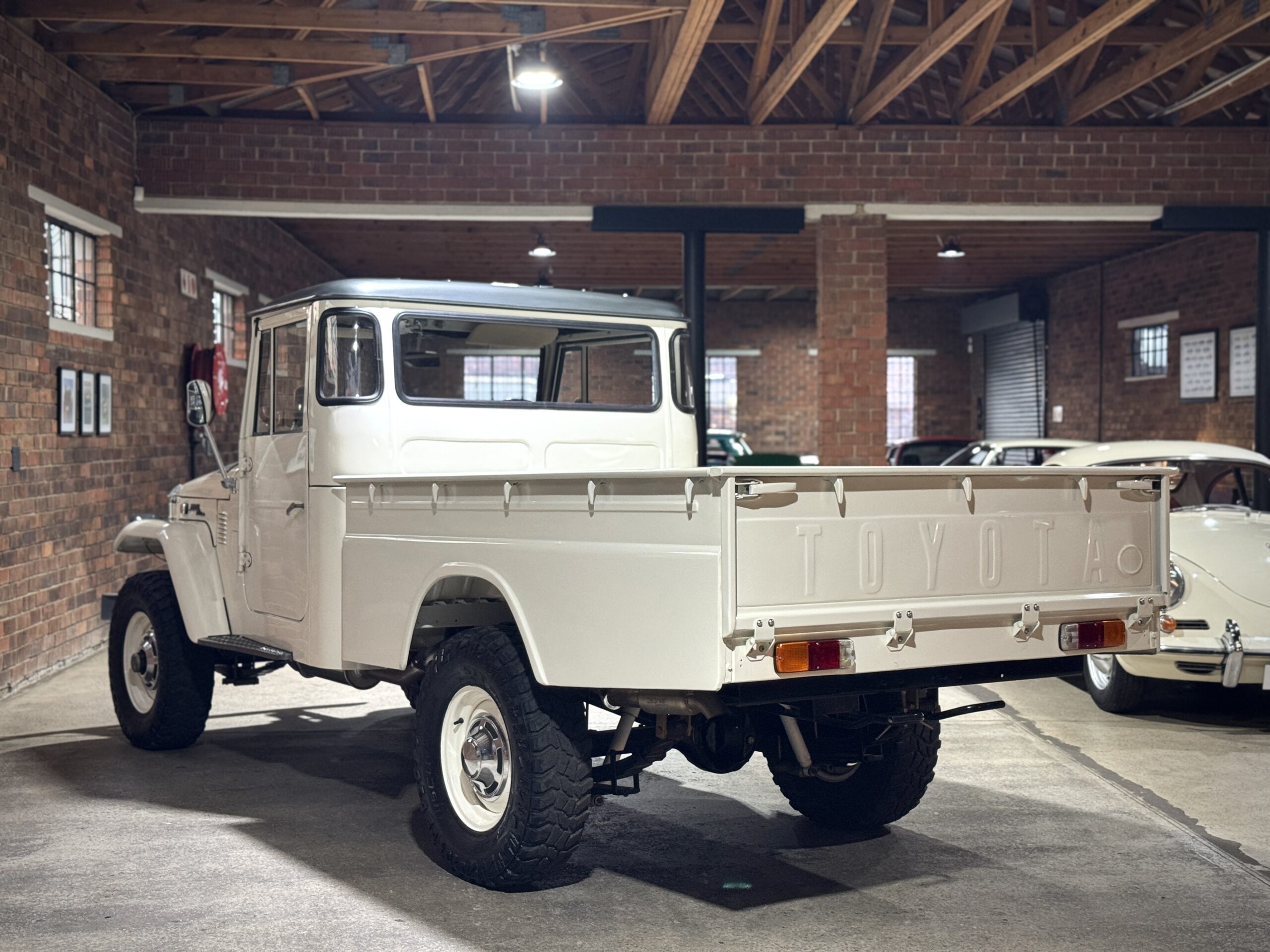 1972 Land Cruiser FJ45 Pick-Up