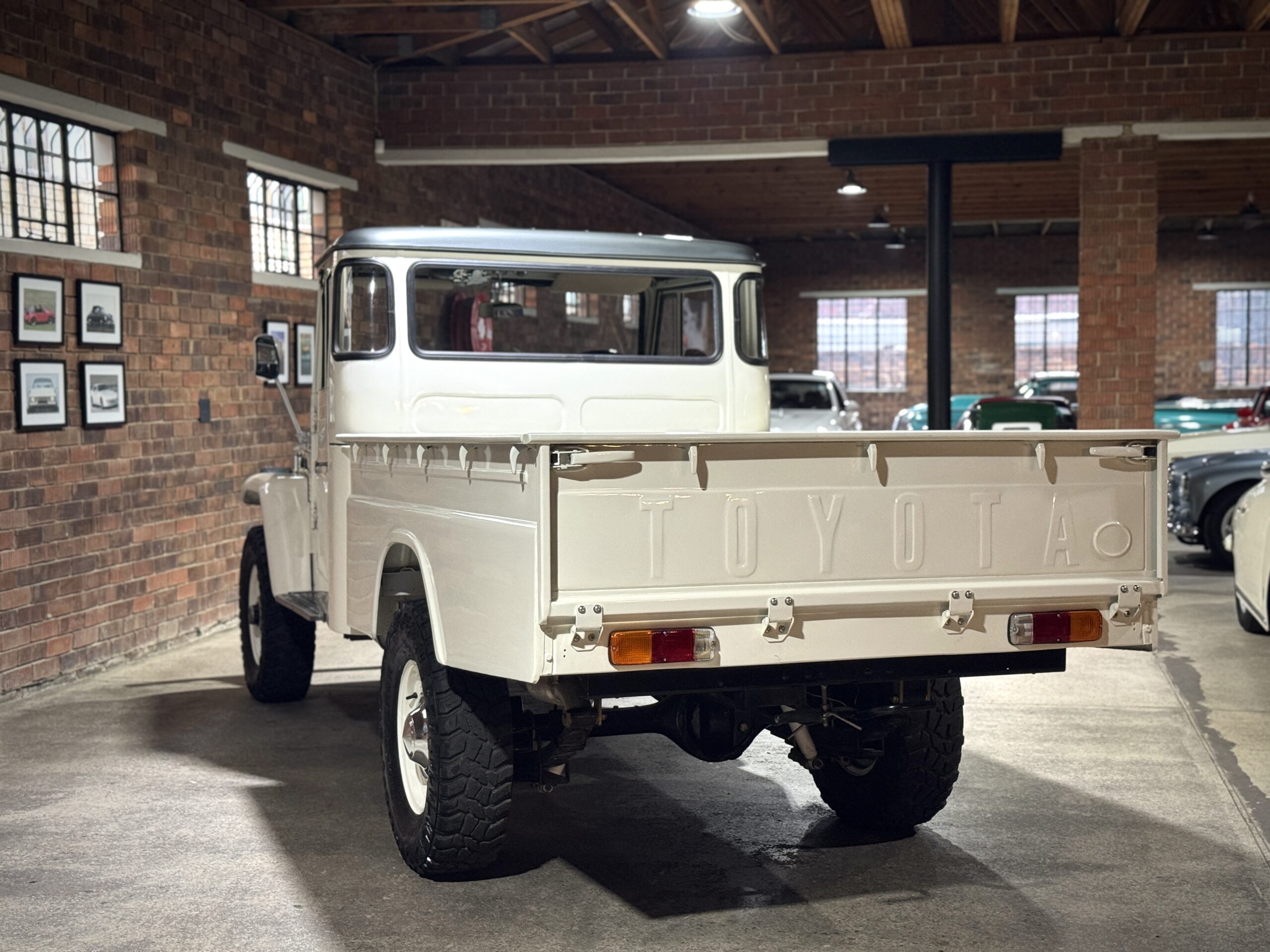 1972 Land Cruiser FJ45 Pick-Up