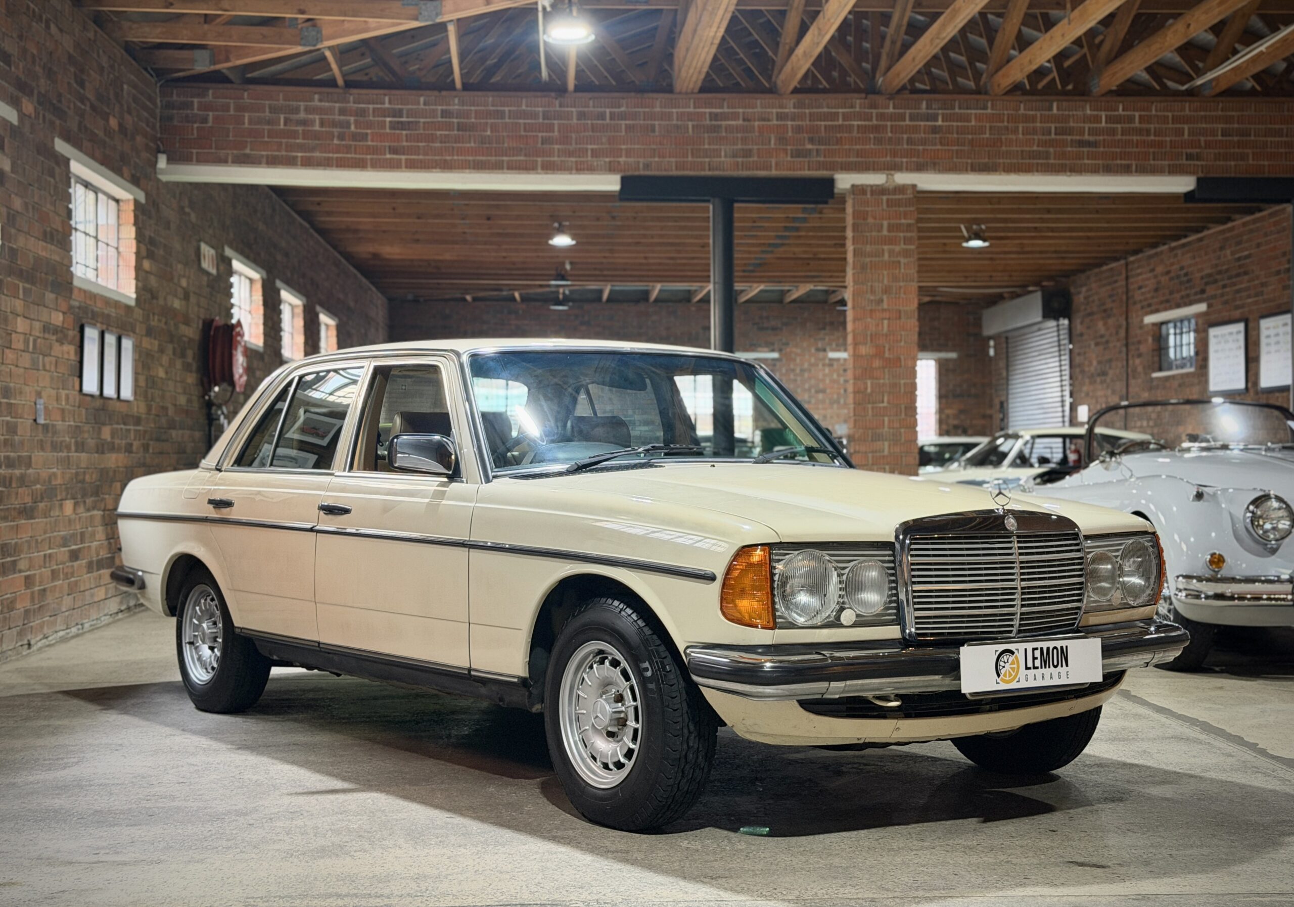 1984 Mercedes Benz 230E W123