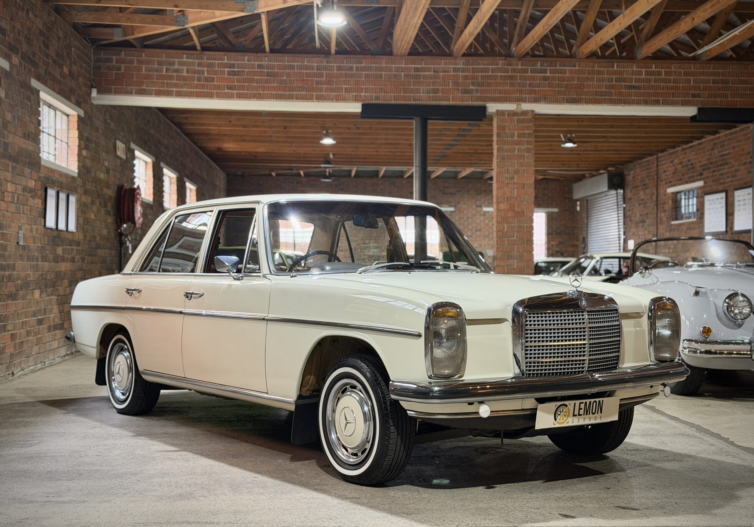 1972 Mercedes Benz W114 230-6