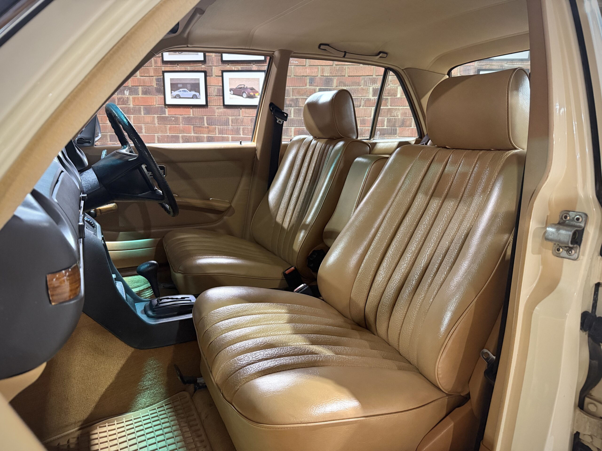 1984 Mercedes Benz 230E W123