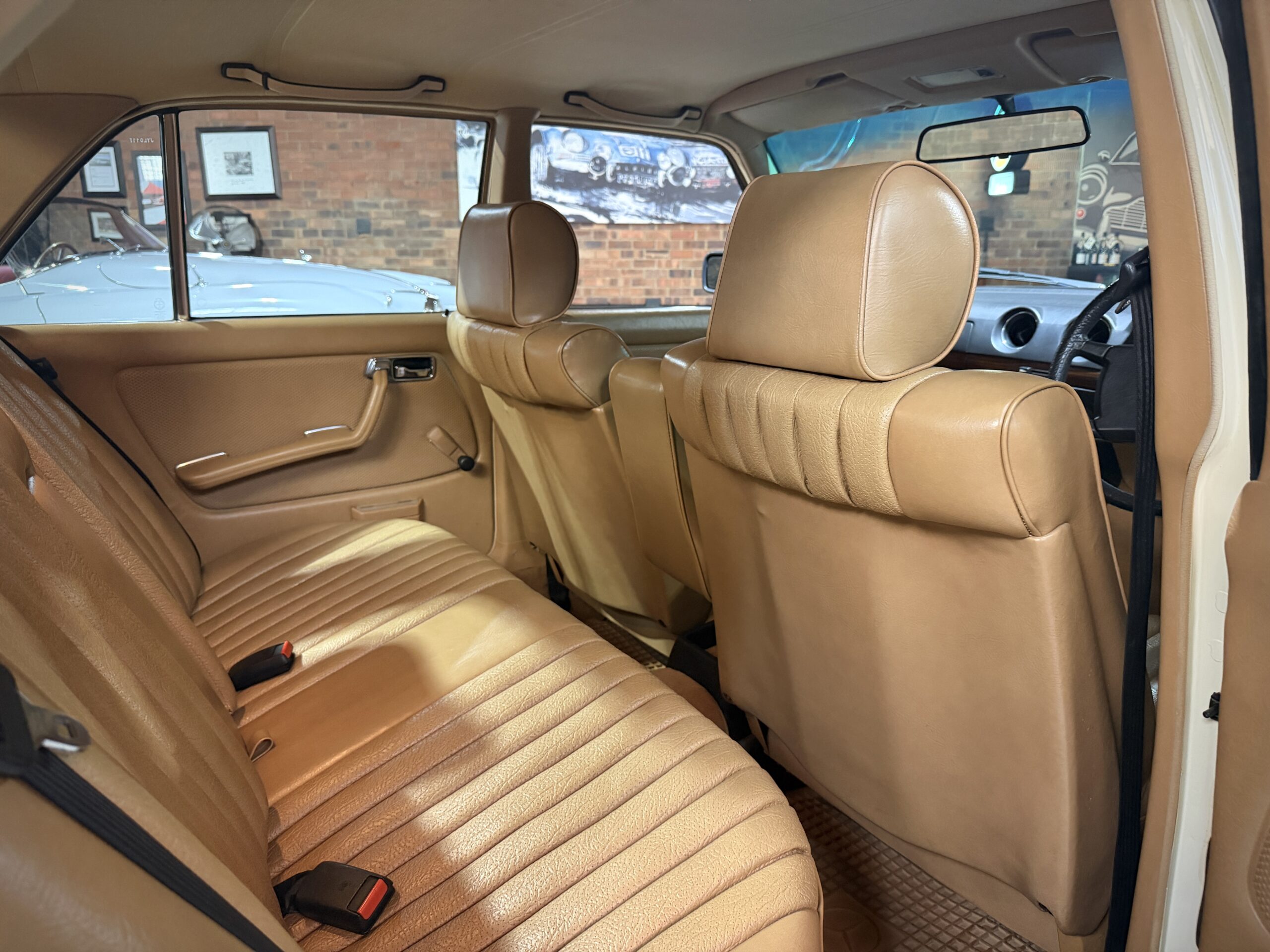 1984 Mercedes Benz 230E W123