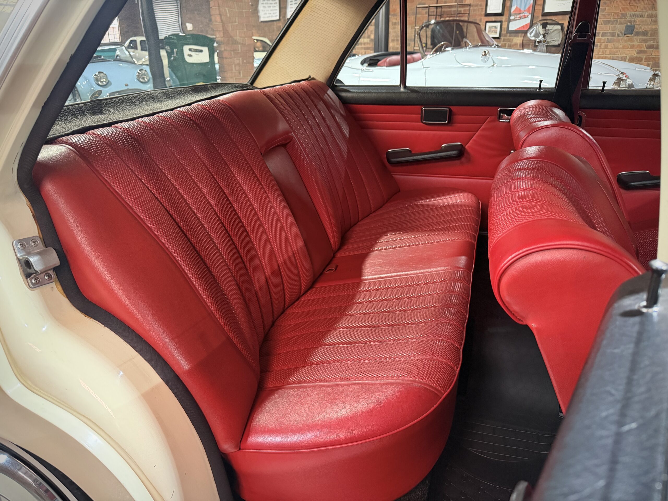 1972 Mercedes Benz W114 230-6