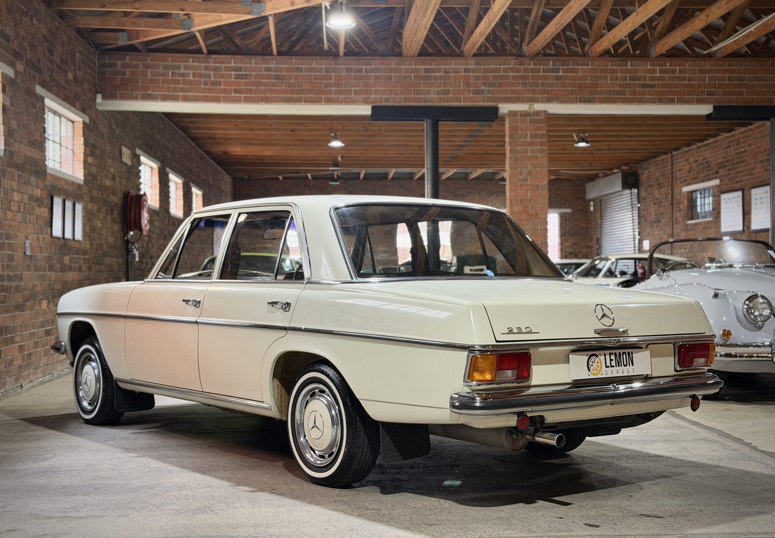 1972 Mercedes Benz W114 230-6