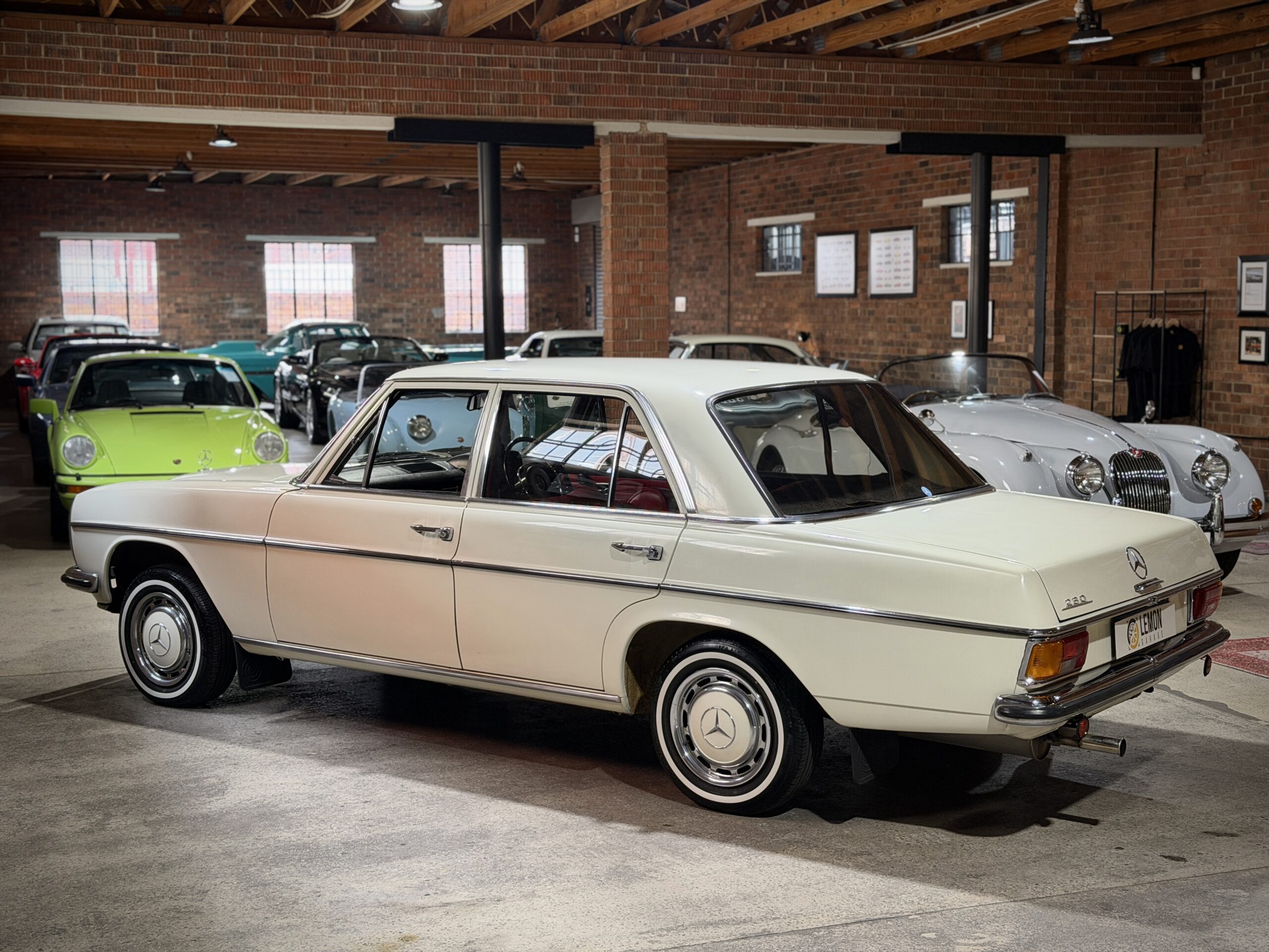 1972 Mercedes Benz W114 230-6