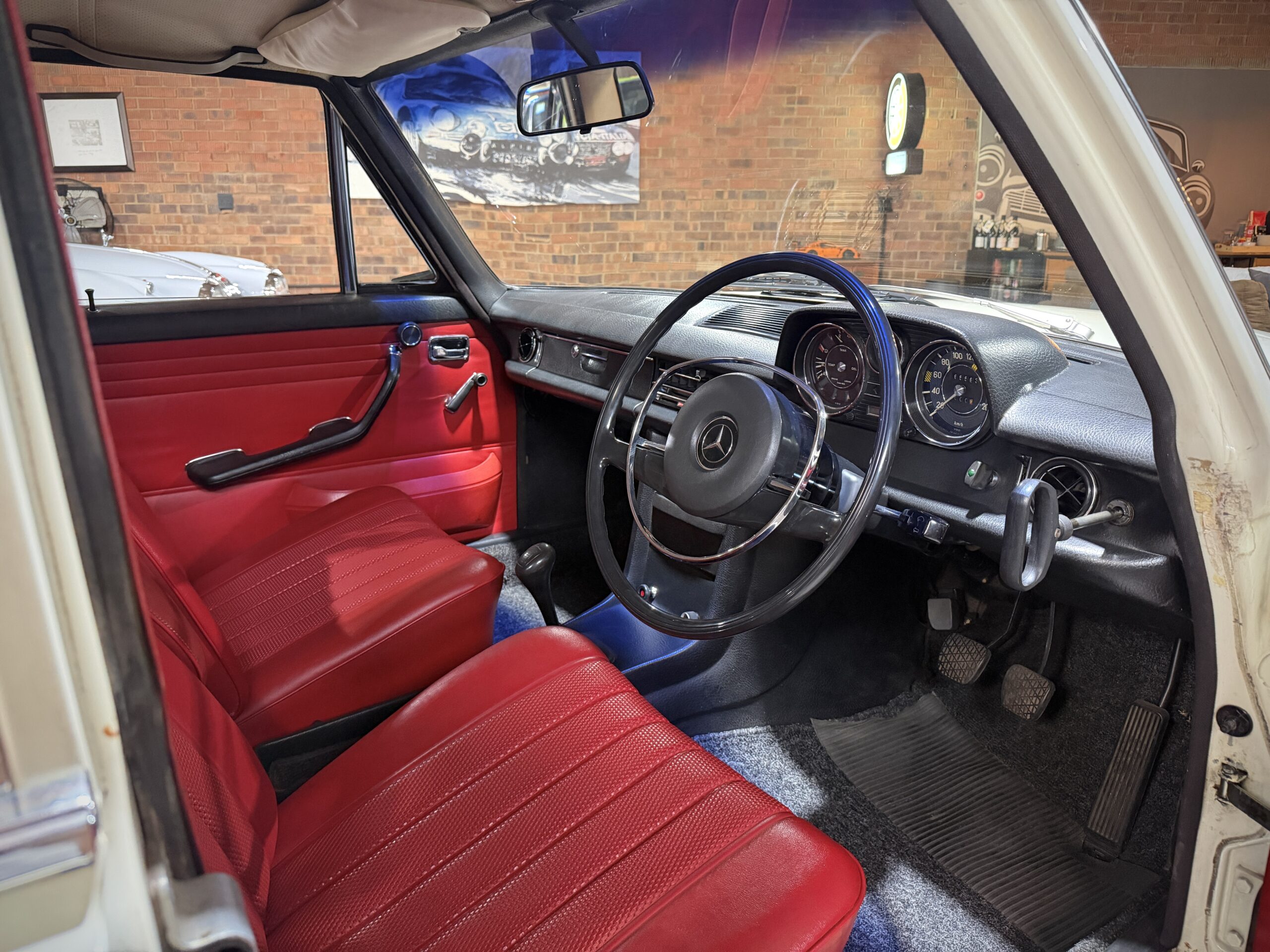 1972 Mercedes Benz W114 230-6