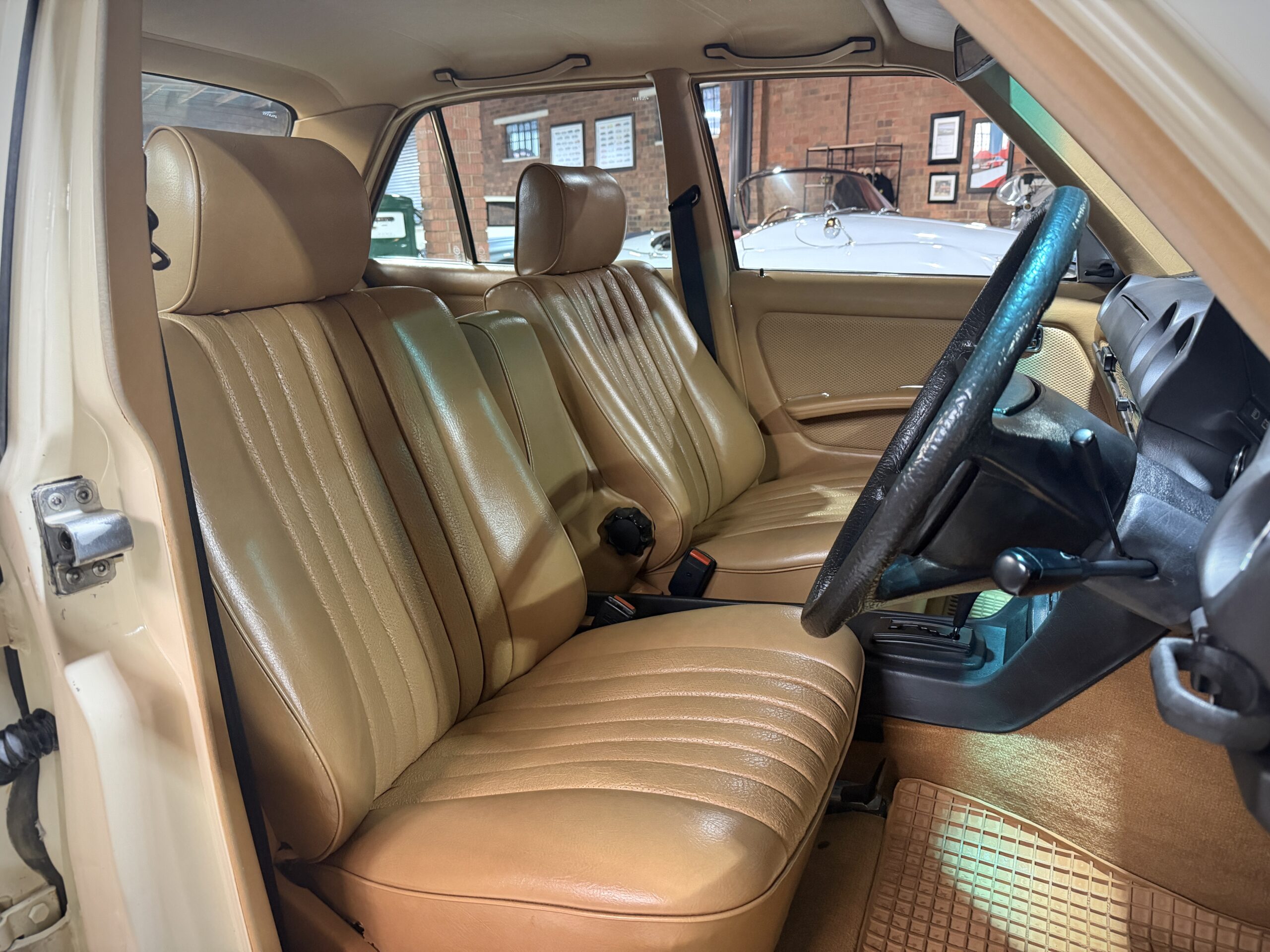 1984 Mercedes Benz 230E W123