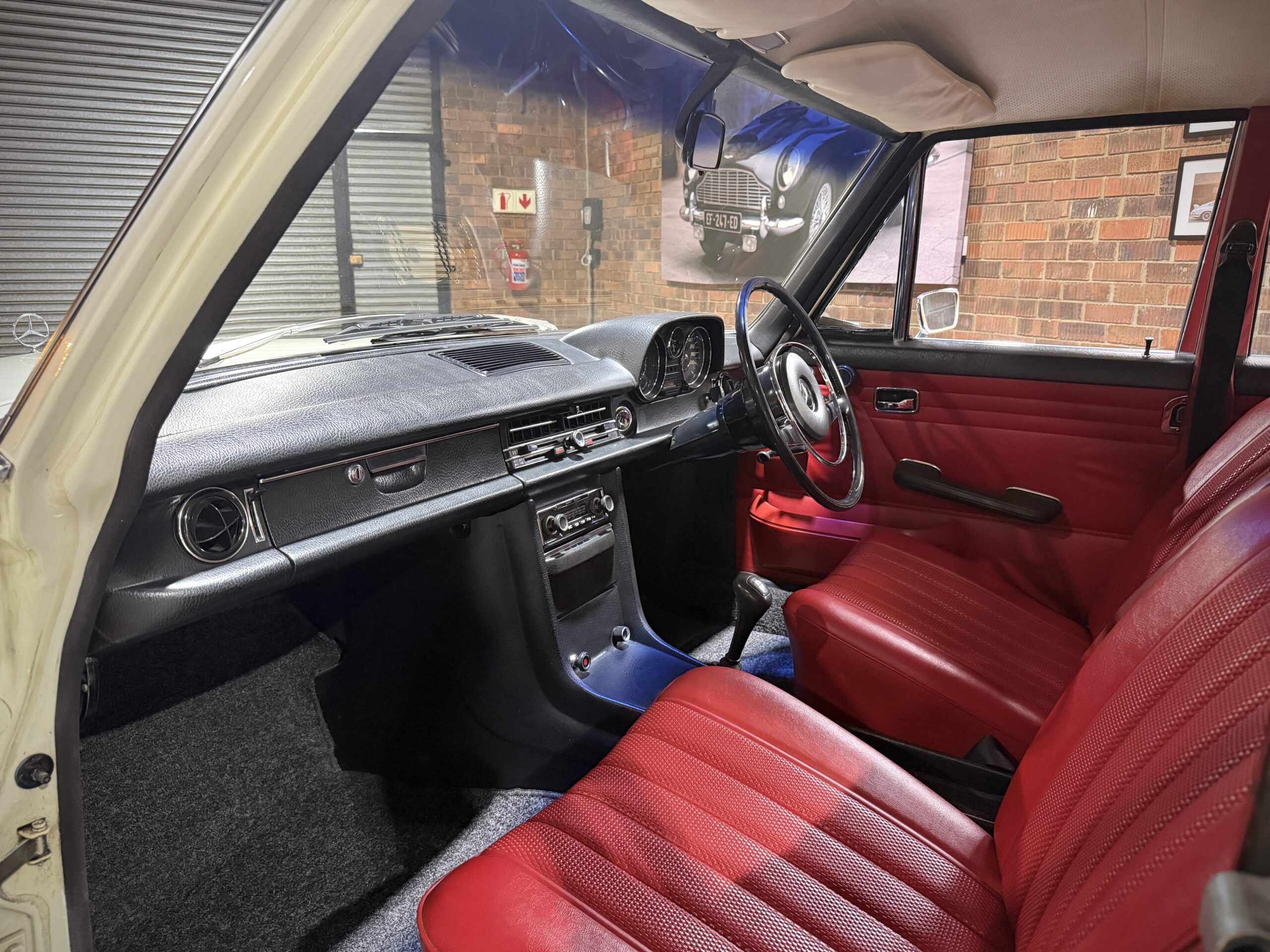 1972 Mercedes Benz W114 230-6